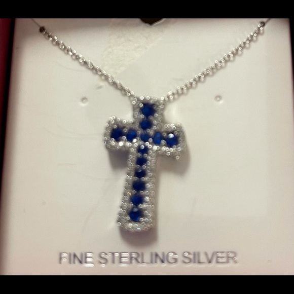 Simply simpler cross necklace - Picture 2 of 2
